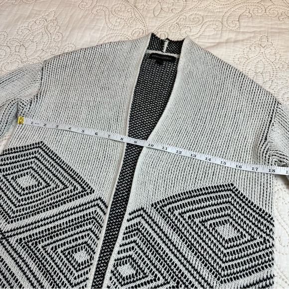 -Banana Republic geometric knit black+white fringe cardigan - Picture 4 of 8